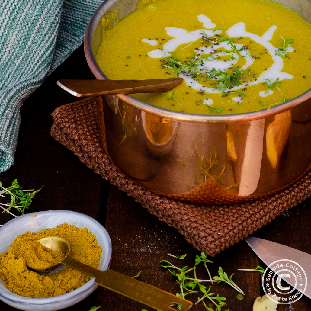 Rezept für leckere Suppe mit Kichererbsen, Curry und Kokosmilch
