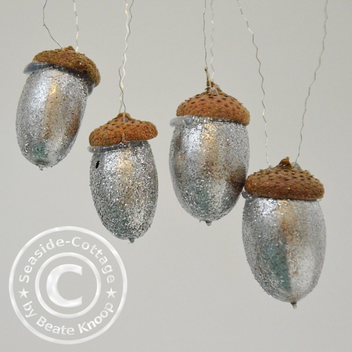 Weichnachtliche Eichelanhänger_04 DIY Glitzeranhänger aus Eicheln