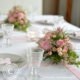 Rosa Tischgesteck für Taufe und Hochzeit