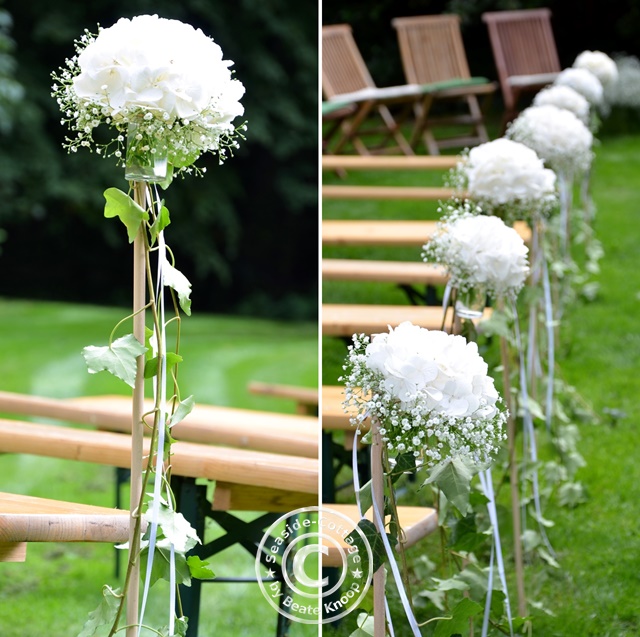 Blumenschmuck für eine Gartenhochzeit