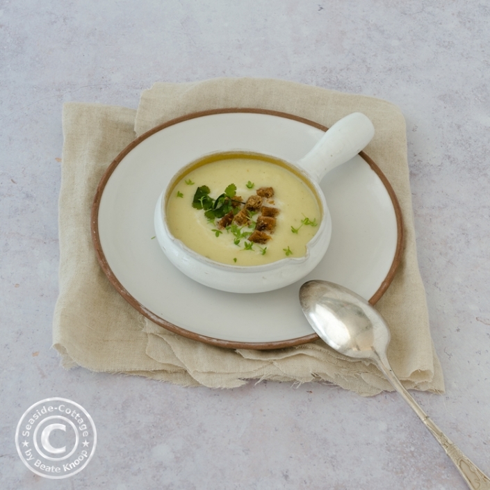 Blumenkohlsuppe 01 Rezept fuer eine leckere Blumenkohlsuppe