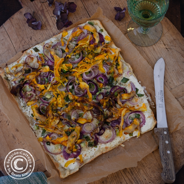 Vegetarischer Flammkuchen mit kÜRBIS