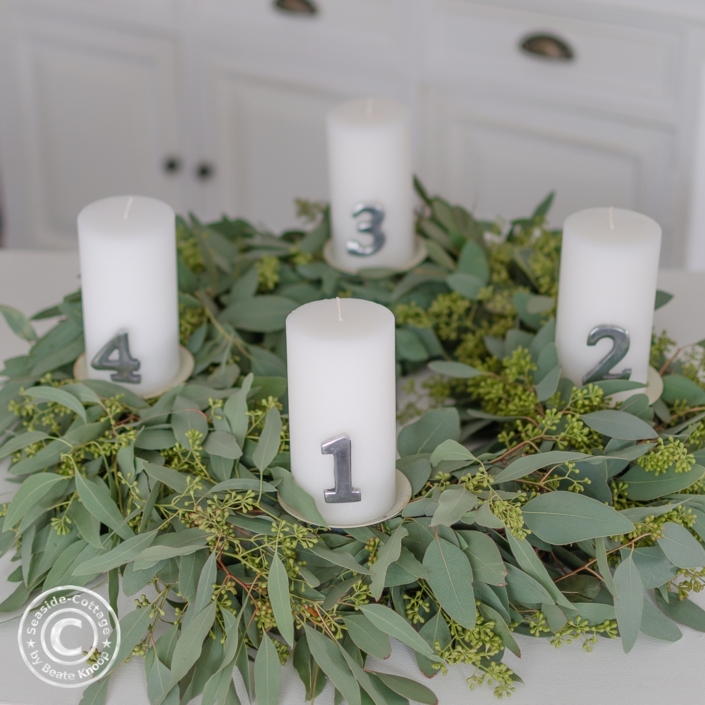 adventskranz_aus_eukalyptus_selber_machen_01 weihnachtsdeko_selbermachen_adventskranz