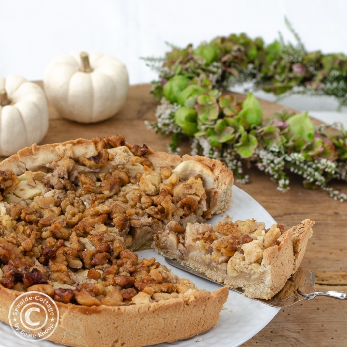 vollwertige_apfeltarte-mit_karamellisiert-walnuessen_04 Herbstlicher Apfelkuchen als vollwertige Apfeltarte