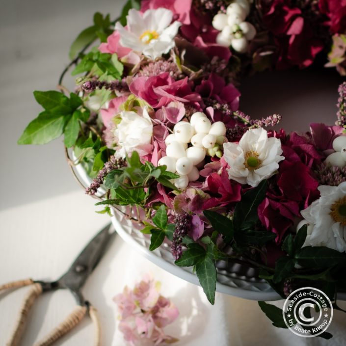 Anleitung: gesteckter Herbstkranz mit Hortensien selbermachen