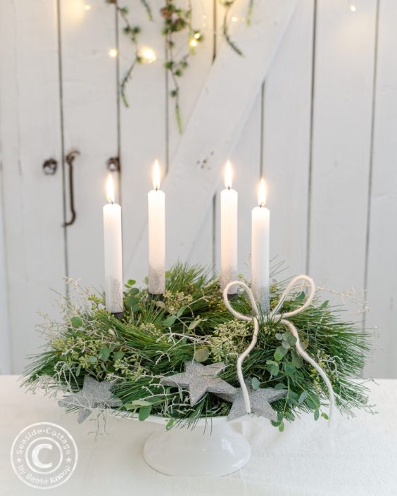 gesteckter-adventskranz-mit-seidenkiefer-und-eukalyptus-17 Anleitung natürlicher Adventskranz in Steckschaum