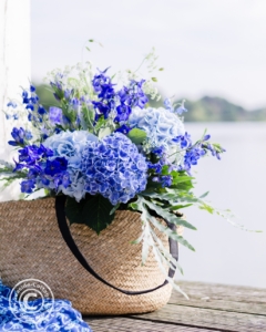 Sommerlicher Strauß mit blauen Blumen