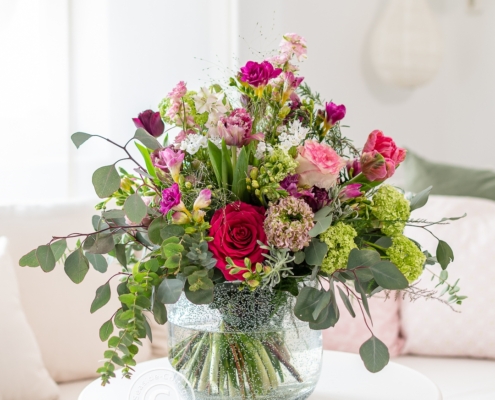 Blumenstrauß Inspiration im April mit Freesien, Ranunkeln, Tulpen