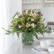 Blumenstrauß mit Alstroemeria